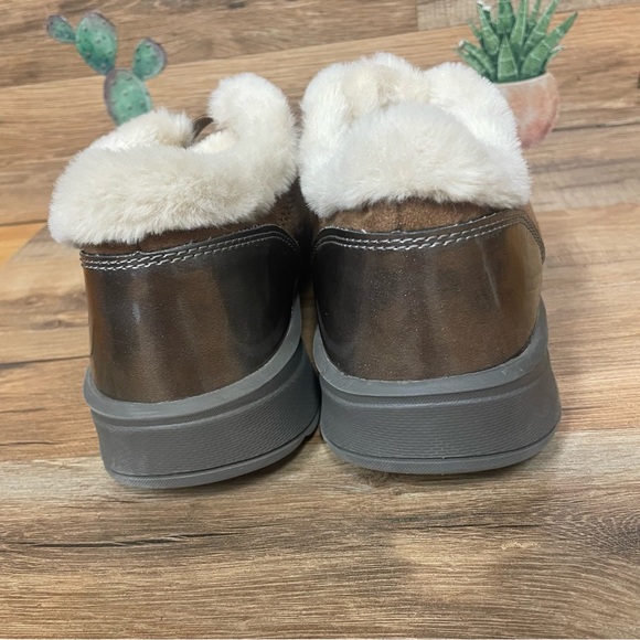 Bzees Golden Faux Fur Trim Washable Slip-on Booties women’s size 10 shoes - Picture 4 of 8